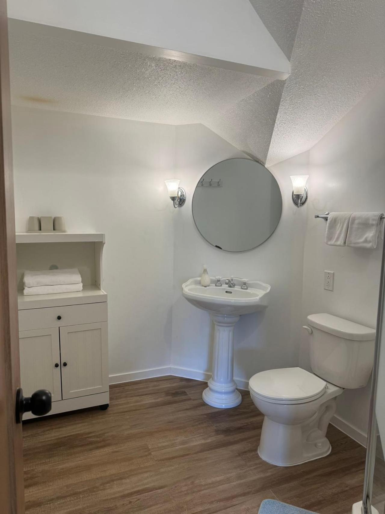 Jason House - Immaculate Suites In A Quiet Seaside Neighbourhood Near Uvic Victoria Buitenkant foto